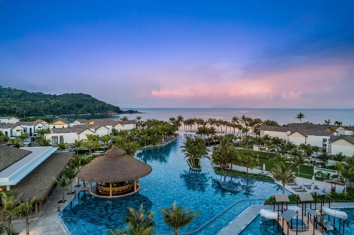 7 DAYS WONDERS OF VIETNAM: FROM MOUNTAIN MIST TO OCEAN BLISS
