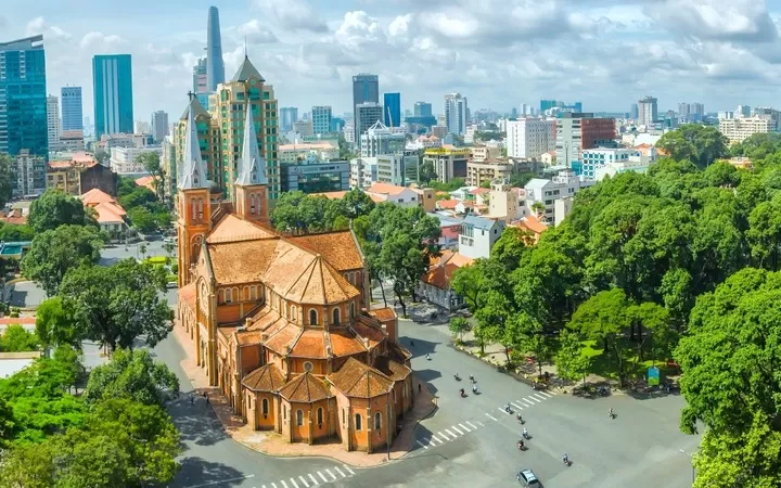 12 DAYS VIETNAM GRAND PASSAGE: FROM SAIGON STREETS TO HA LONG DREAMS