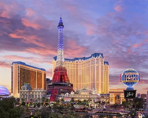 3-DAY FROM DESERT DREAMS TO DAZZLING LIGHTS  —  YOU’RE VEGAS STORY STARTS HERE