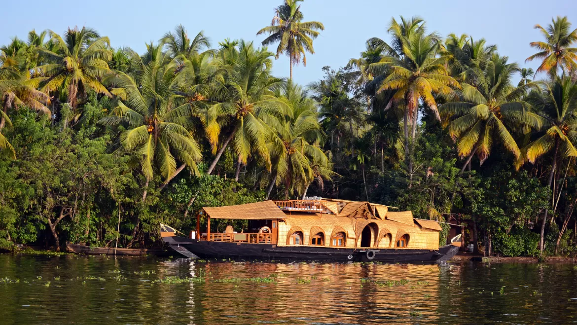 15 DAYS VIETNAM ODYSSEY: FROM MOUNTAIN ROADS TO RHYTHMS