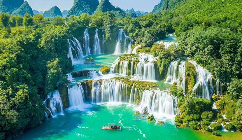 6 DAYS MYSTICAL NORTH VIETNAM: FROM TIMELESS STREETS TO MOUNTAIN PEAKS